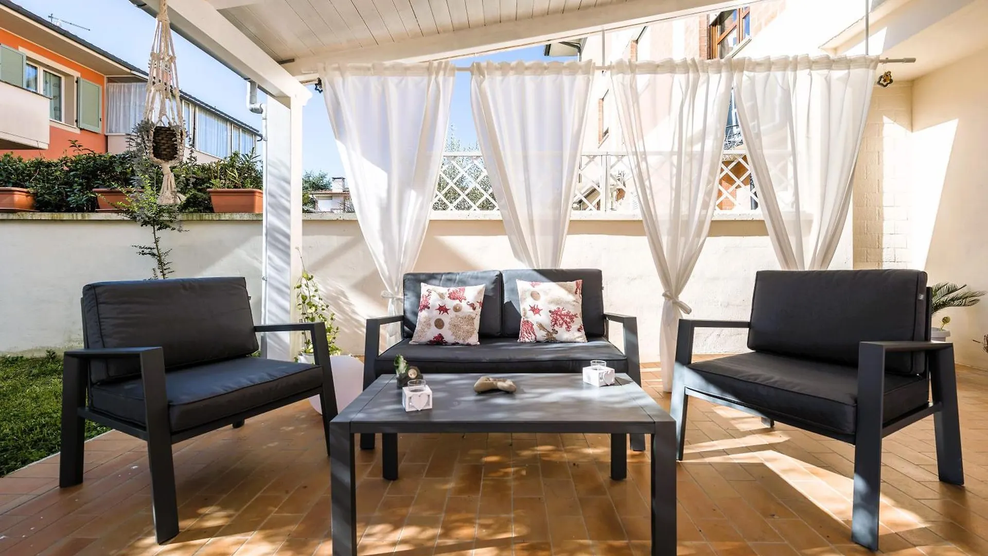 Hostly - Giusy Garden Suite - Only For Holidays Capannoli Włochy