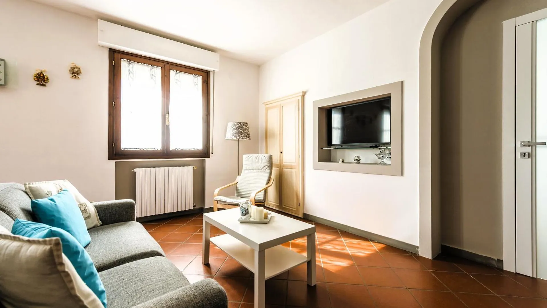 Hostly - Giusy Garden Suite - Only For Holidays Capannoli 0*,  Włochy